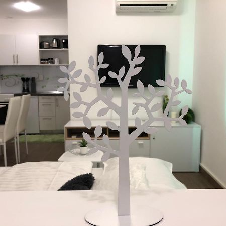 Modern Center Studio Under The Castle II Free Parking Apartment Любляна Екстериор снимка